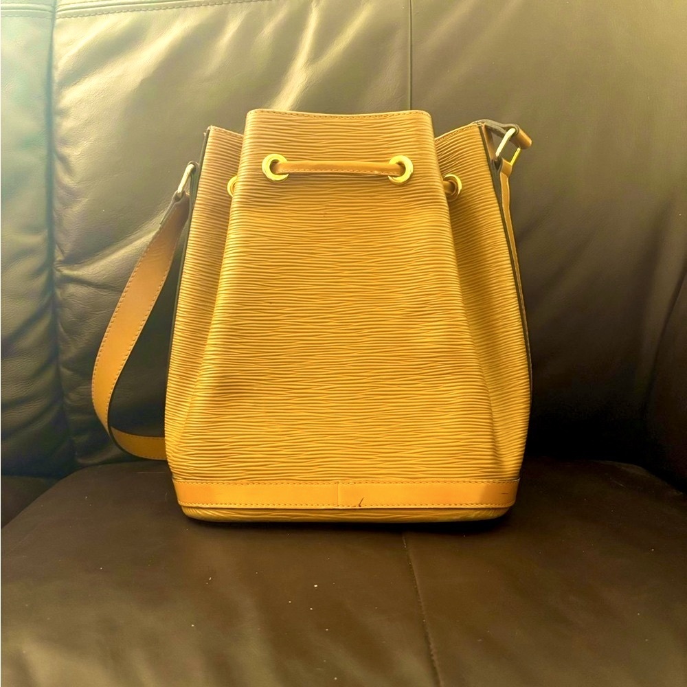 Boots N Bags EPI Leather Tan Bucket Bag - Picture 2 of 11